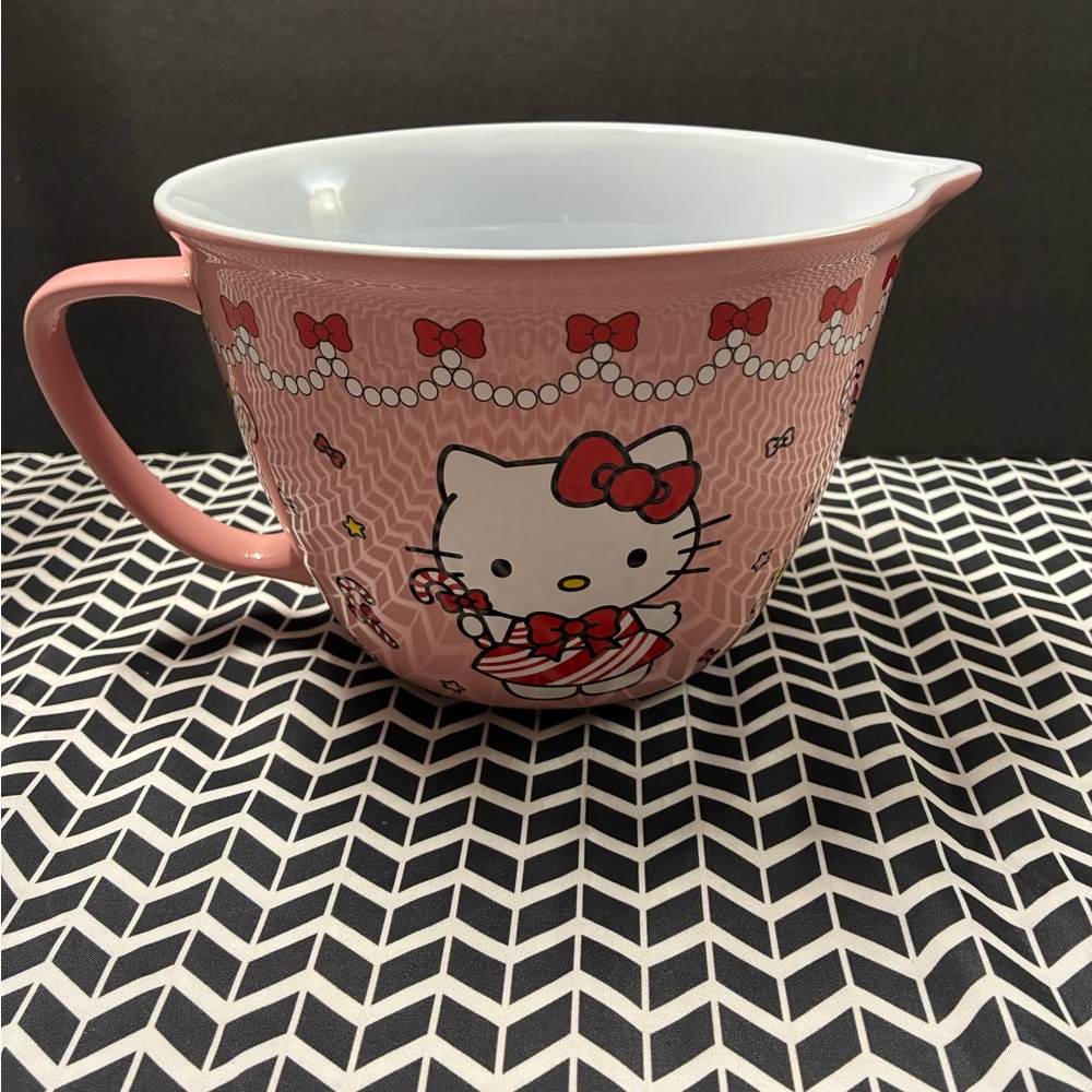 PreOwned Hello Kitty Pink/Red Christmas Mixing Bowl